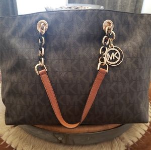 VERY RARE MICHAEL KORS CYNTHIA LEATHER CHAIN TOTE!